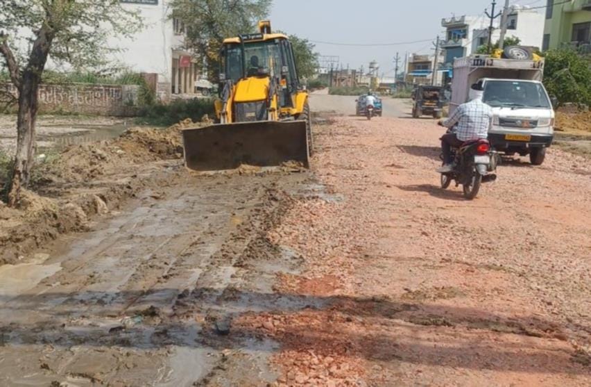 Repair work on the Jalesar bypass road begins after a long wait.
