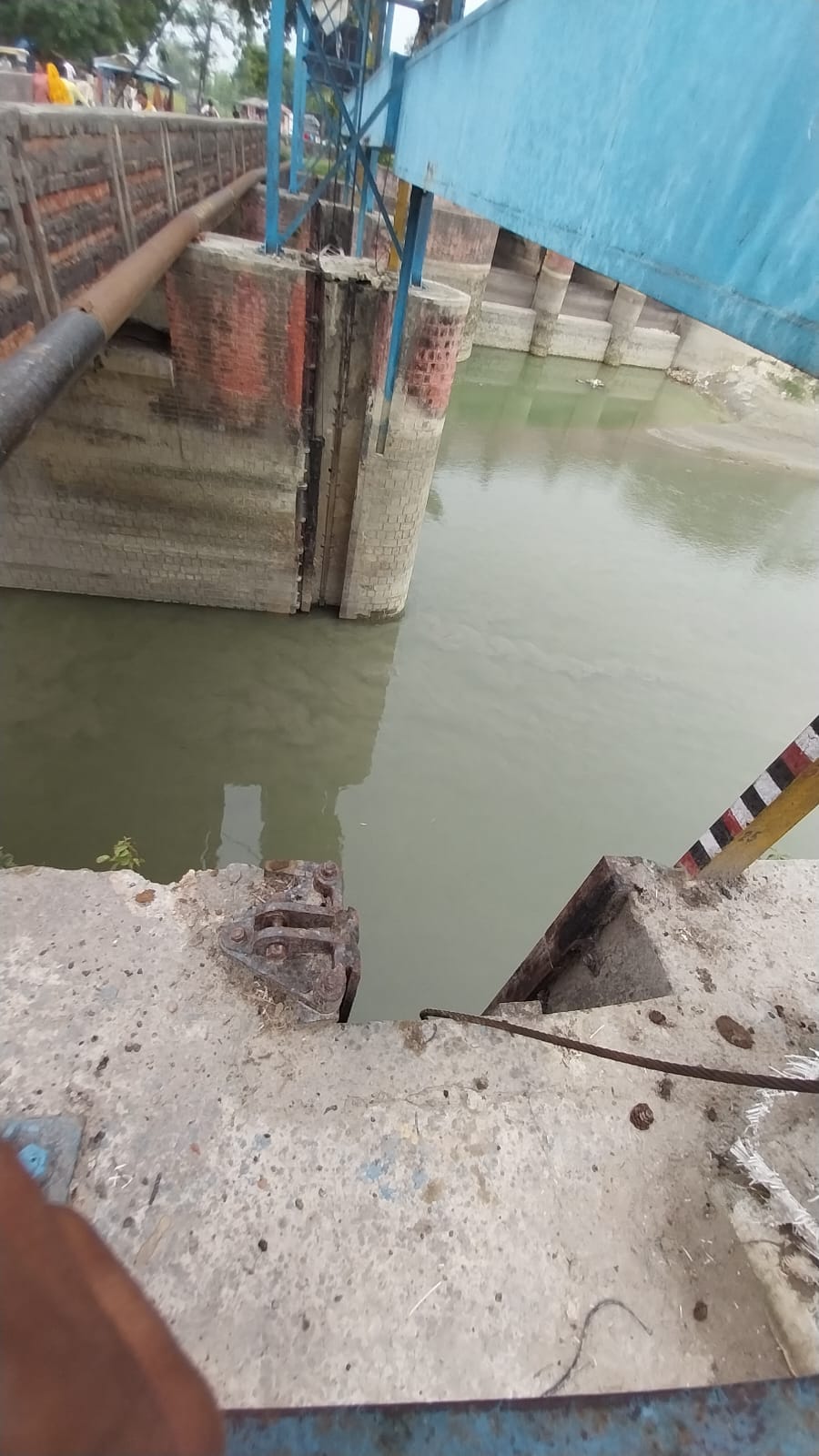 Delay in repairing regulator gate increases farmers' woes.