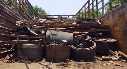 Crackdown on illegal scrap 16 tonnes of scrap and 4 vehicles seized seized goods valued at ₹13.40 lakh in Korb