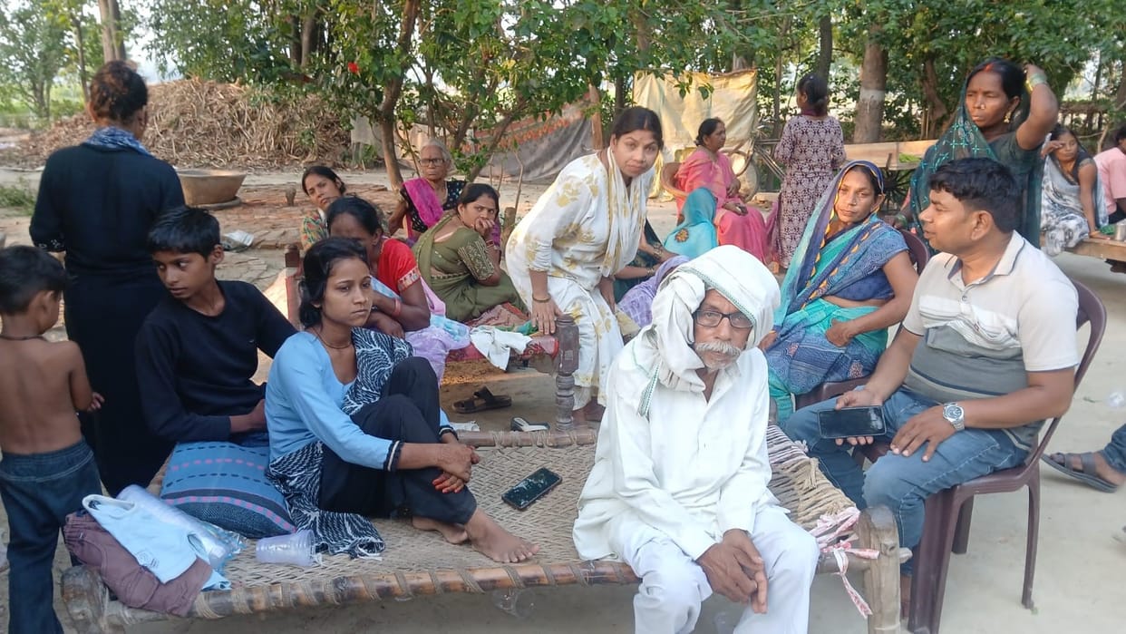Bike collided with tree, father died, daughters injured