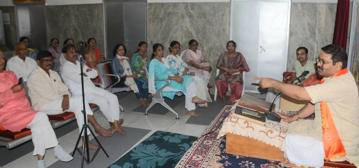 Devotion to God gives spiritual strength: Harishankar Agnihotri