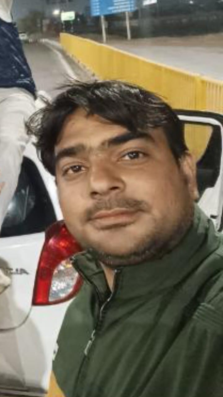 A dumper and a car collided near Morwala on the National Highway, killing the father and seriously injuring the daughter