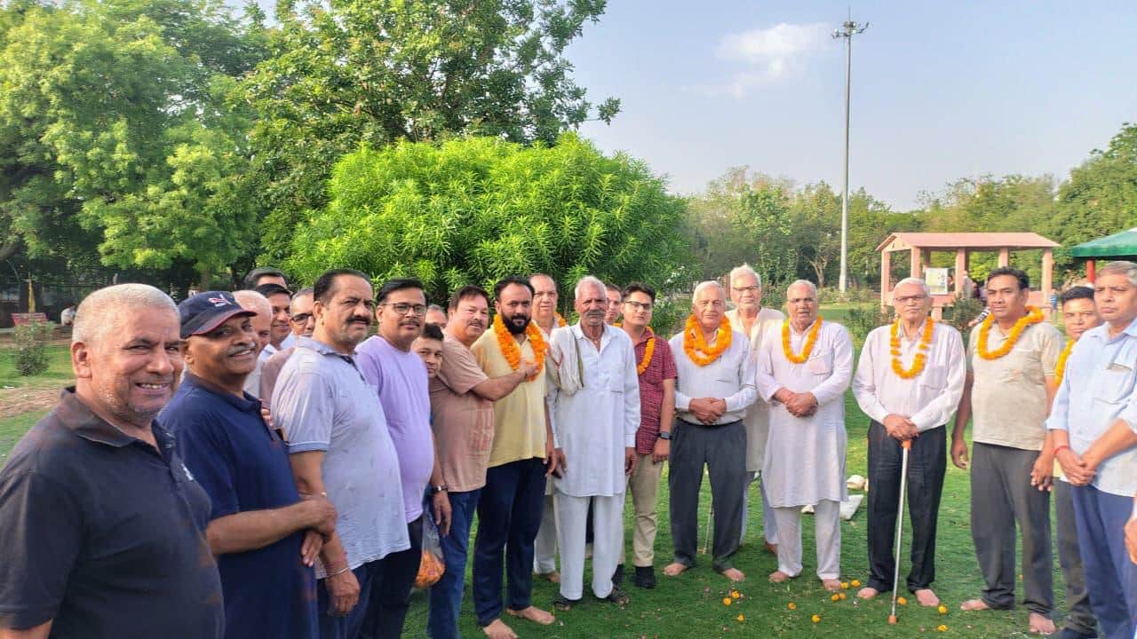 नेहरू पार्क सुधार समिति की बैठक में भाग लेते लोग। स्रोत : समिति