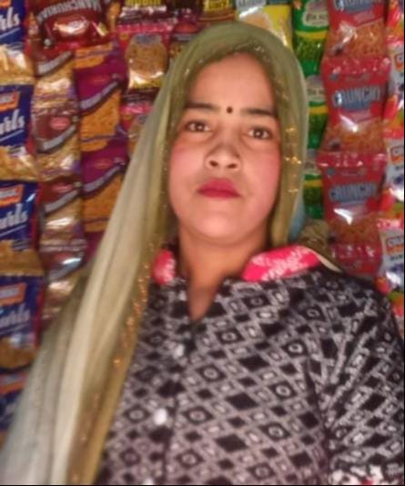 Small shop, big spirit... Khushboo's hard work sets an example.