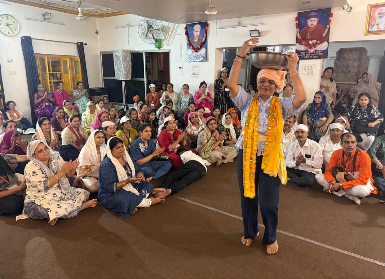 150 Sindhi pilgrims arrive in Ayodhya; visit several sites, including the Ram Mandir
