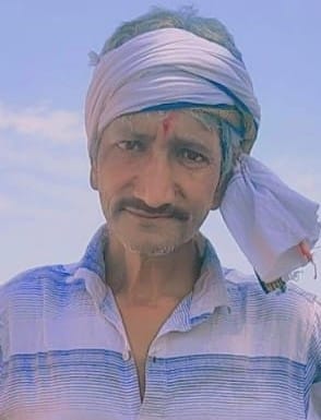 Elderly sheet seller who used to roam died after being hit by a truck