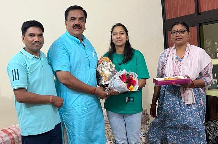 Rudrapur girl Megha secured the number one rank in the state in the IAF exam.