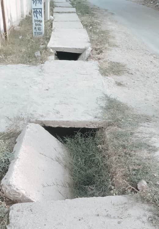 सुवंसा नगर पंचायत नहीं साफ हो सकी नाली। संवाद