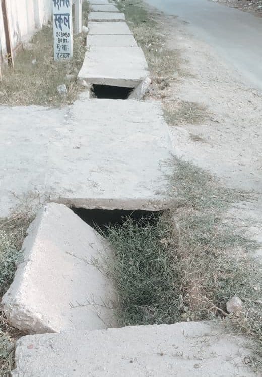 सुवंसा नगर पंचायत नहीं साफ हो सकी नाली। संवाद