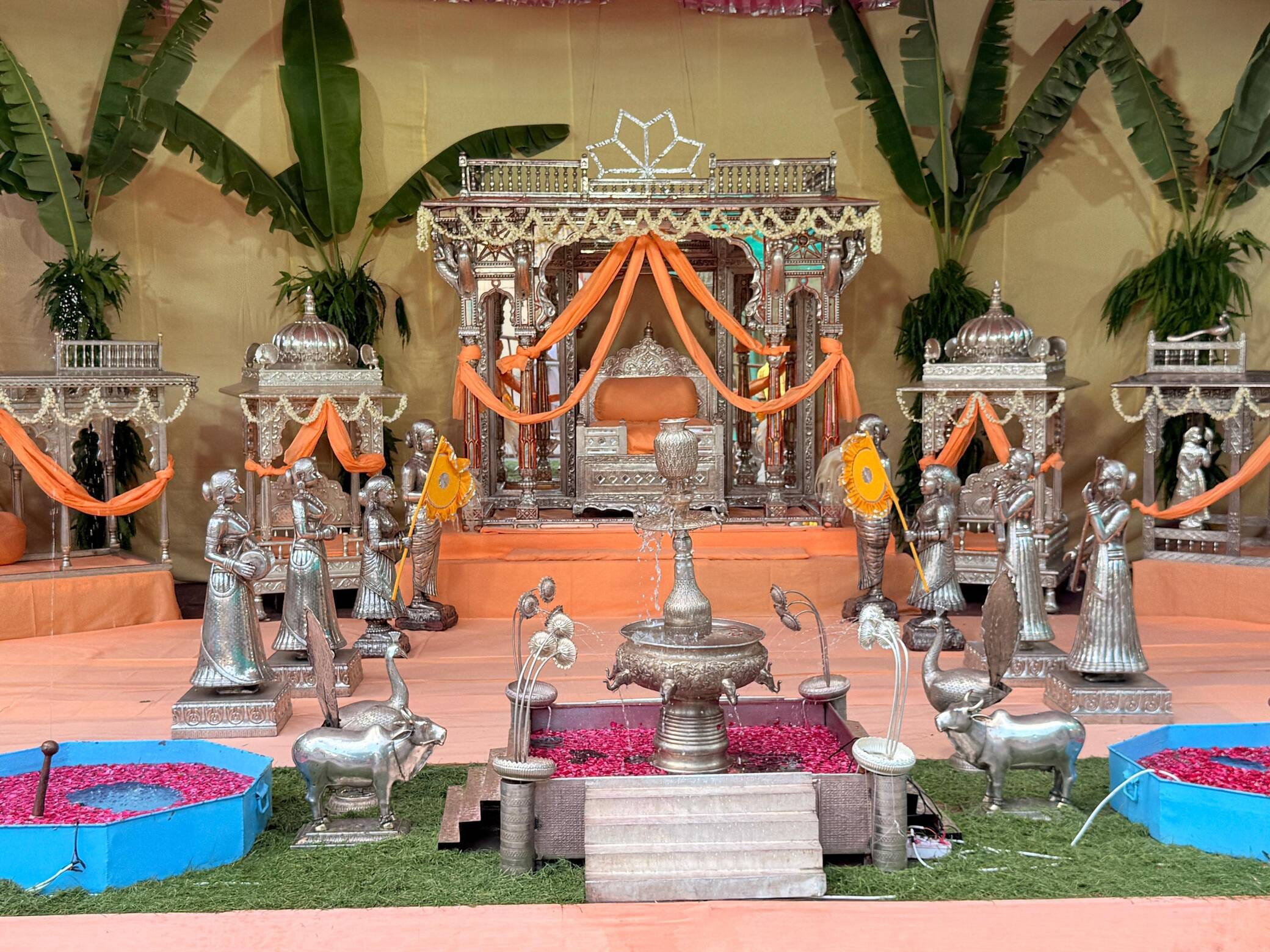 श्रीनाथजी मंदिर में अधिक मास पर मनोरथ के दर्शन