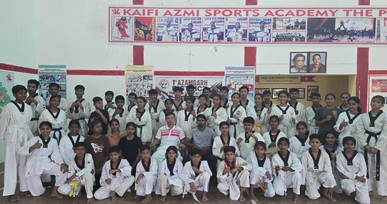 35 children succeeded in the Taekwondo belt grading test