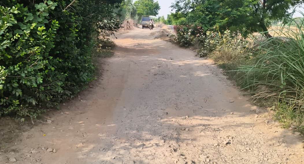 People are hesitant in the road full of potholes