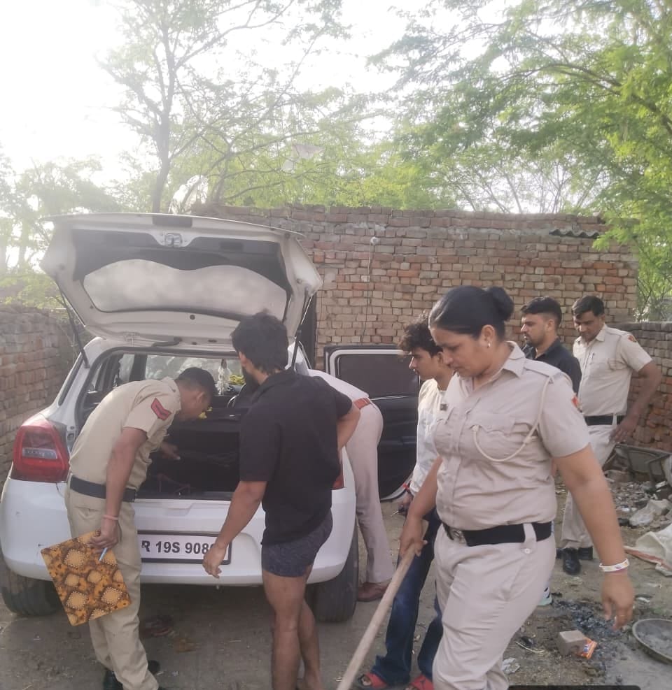 The police conducted a search operation with the dog squad to curb drug trafficking