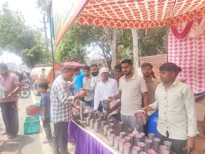Ravidas Seva Samiti set up a stall for cold water.