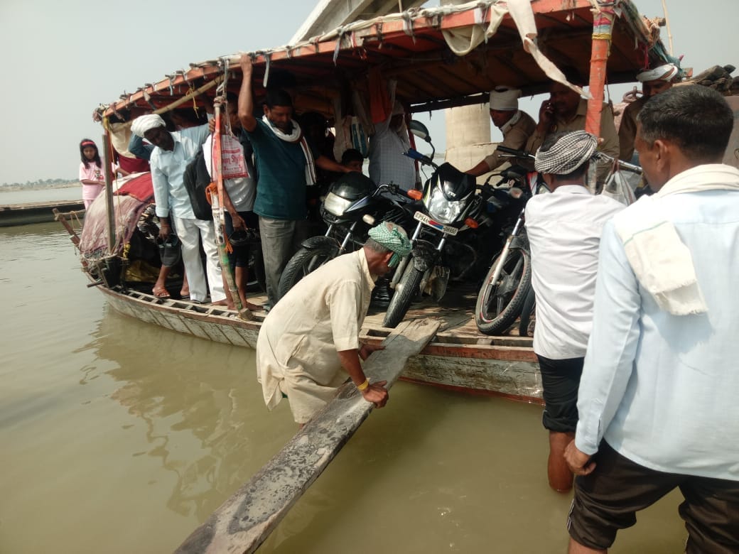 Bhadila becomes the first island during the rainy season, and there is daily terror in Parsian-Vishunpur Dewar.