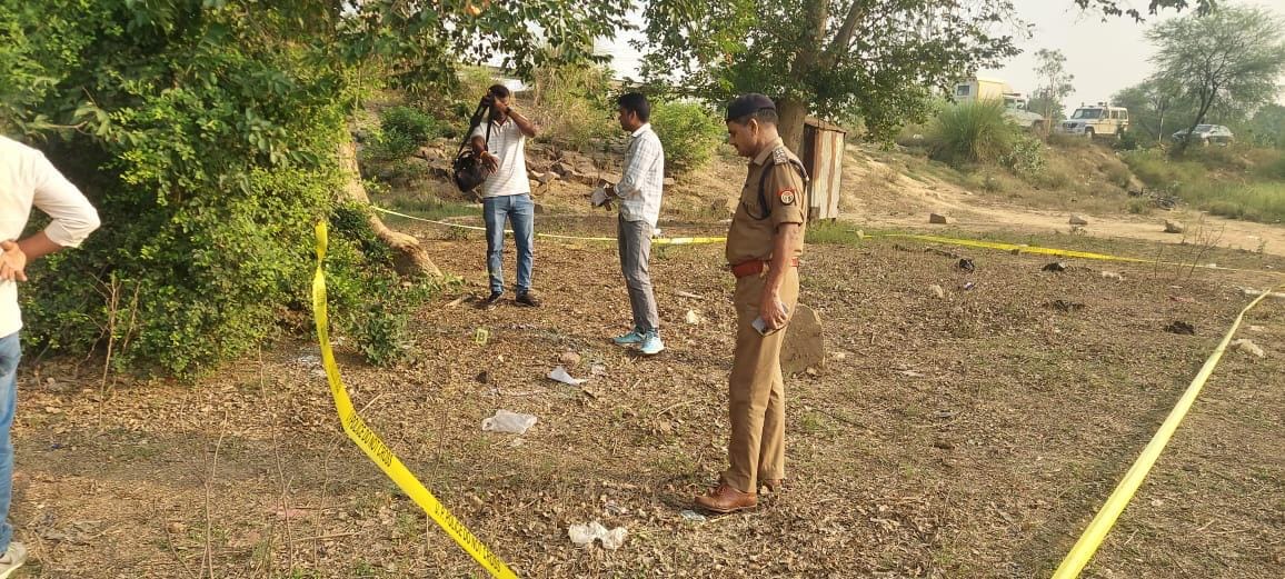 Two criminals who robbed a passerby at gunpoint were arrested in an encounter; one was shot in the leg.