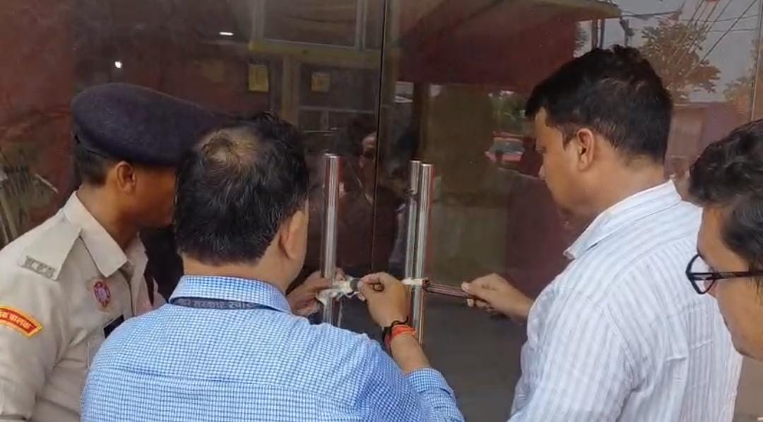 action against helath mafiya administration seal daozen of illigal hospital  Muzaffarpur Bihar
