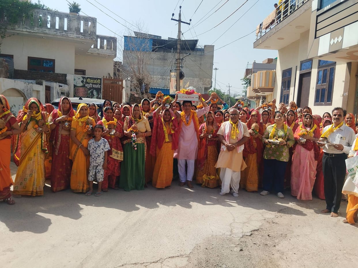Hundreds of devotees took out a Kalash Yatra.