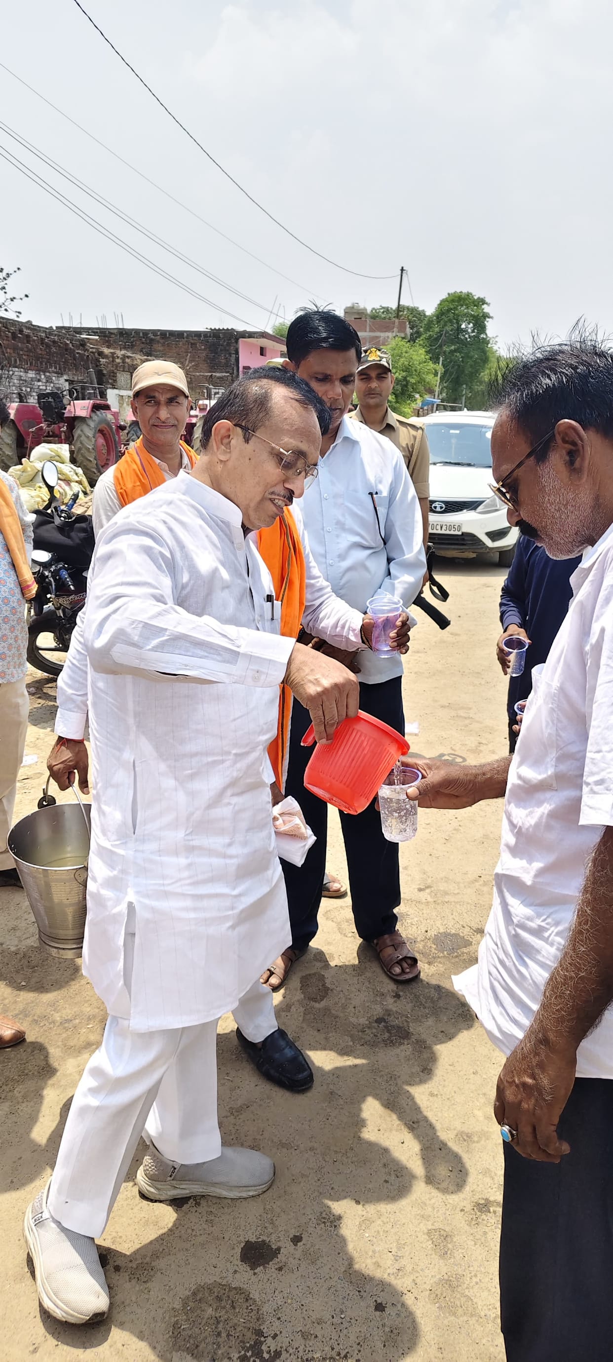 Navodaya Foundation served sherbet to passersby