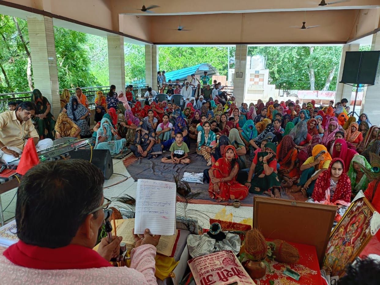 Narration of the story of Shri Krishna's birth at the Dhanaunda temple.