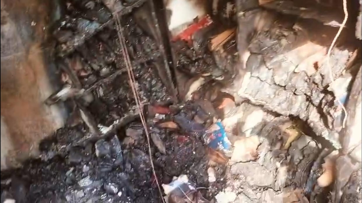 Fire broke out in the footwear shop, goods burned