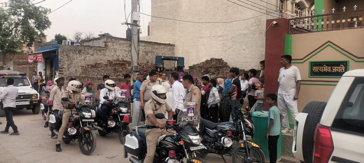 The police communicated with the people and made them aware about staying away from drugs