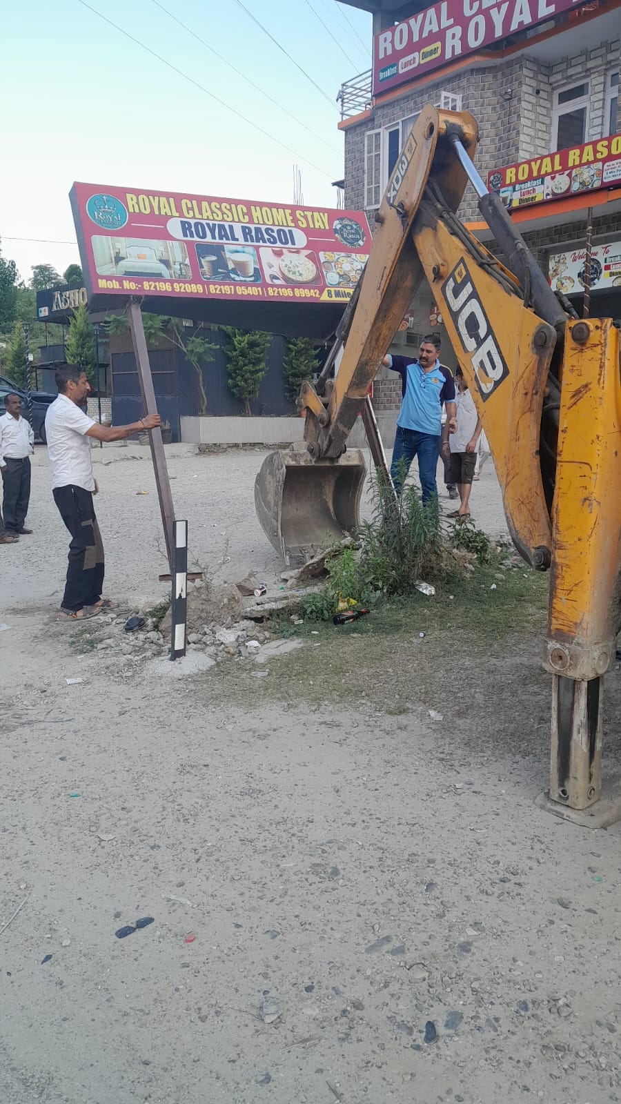 Bulldozer runs on encroachment on fair lane, 317 encroachments removed