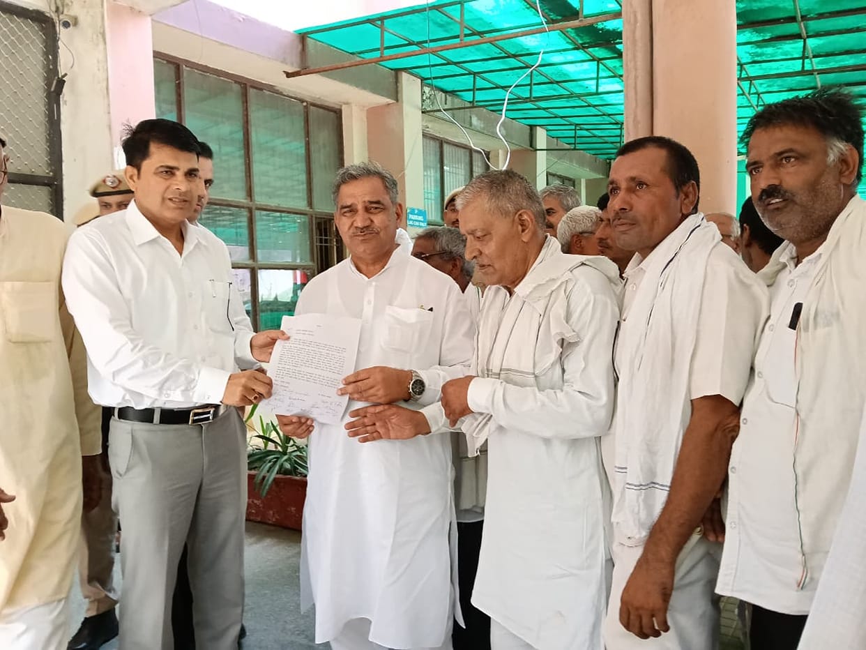 Villagers submitted a memorandum demanding the medical college be named after Ghasaula