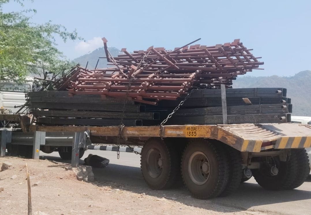 Two road accidents in Parwanoo, three injured; toll plaza also damaged