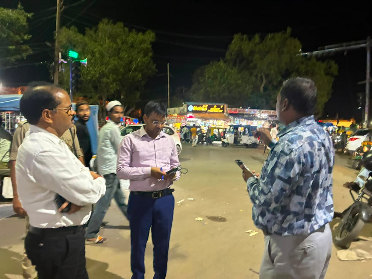 Municipal commissioner went out to see the cleanliness, faced with filth