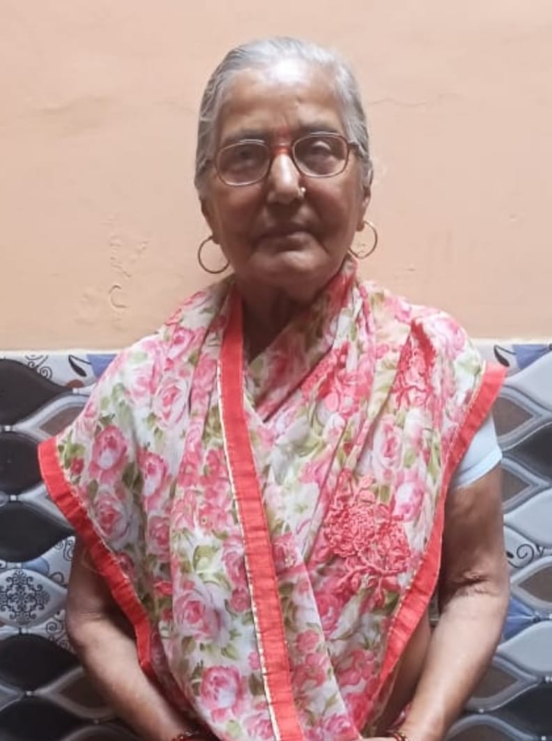 An old woman died after being hit by an unknown vehicle