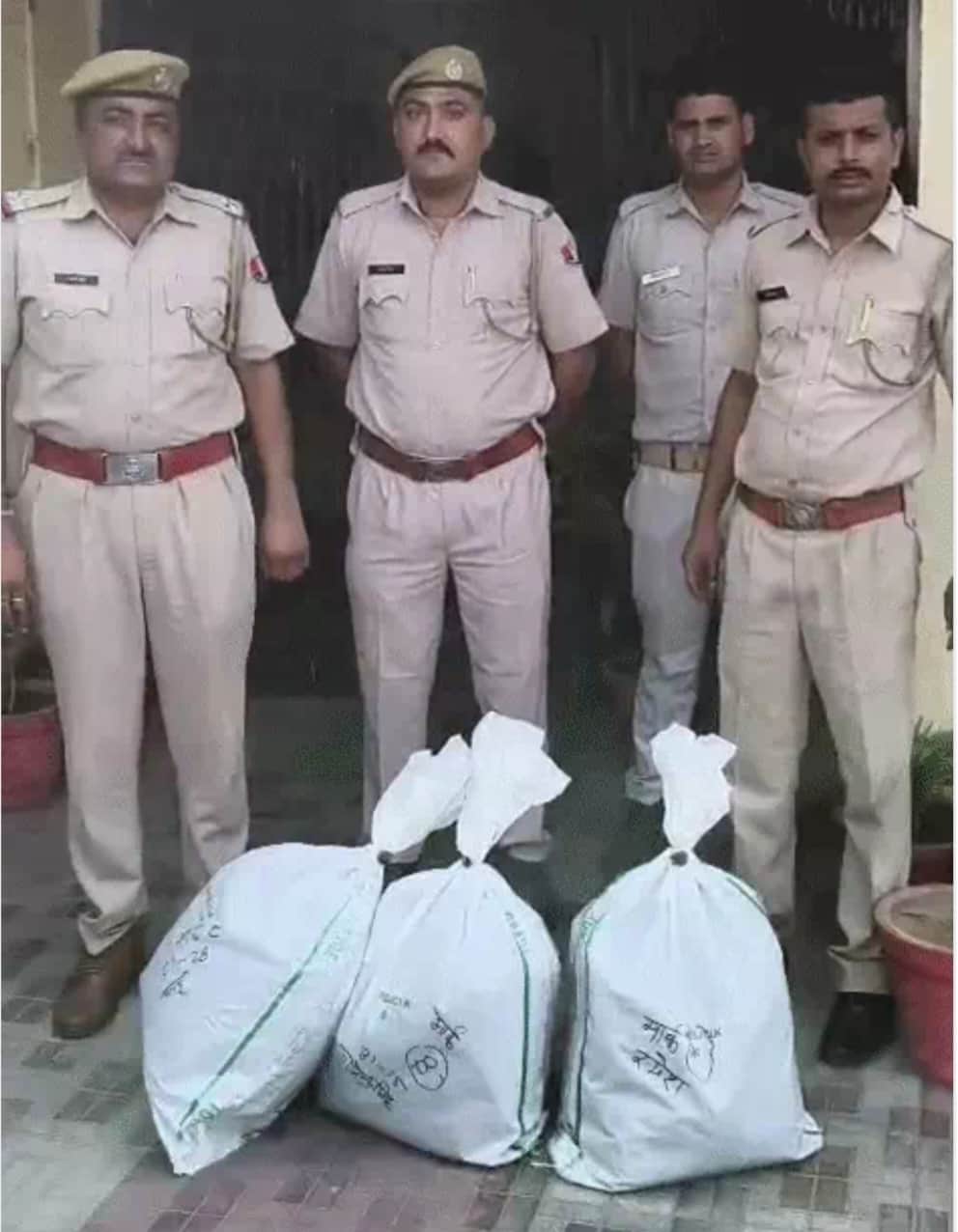 Gold and silver jewellery worth Rs 4 crore being smuggled in three bags on a travel bus seized