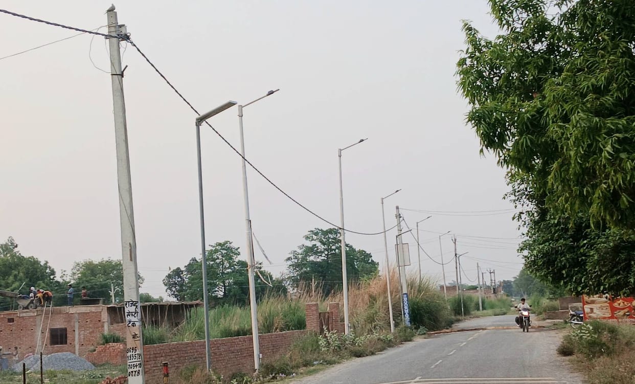 Streetlights in Sitamarhi are out of order, and darkness descends at dusk.