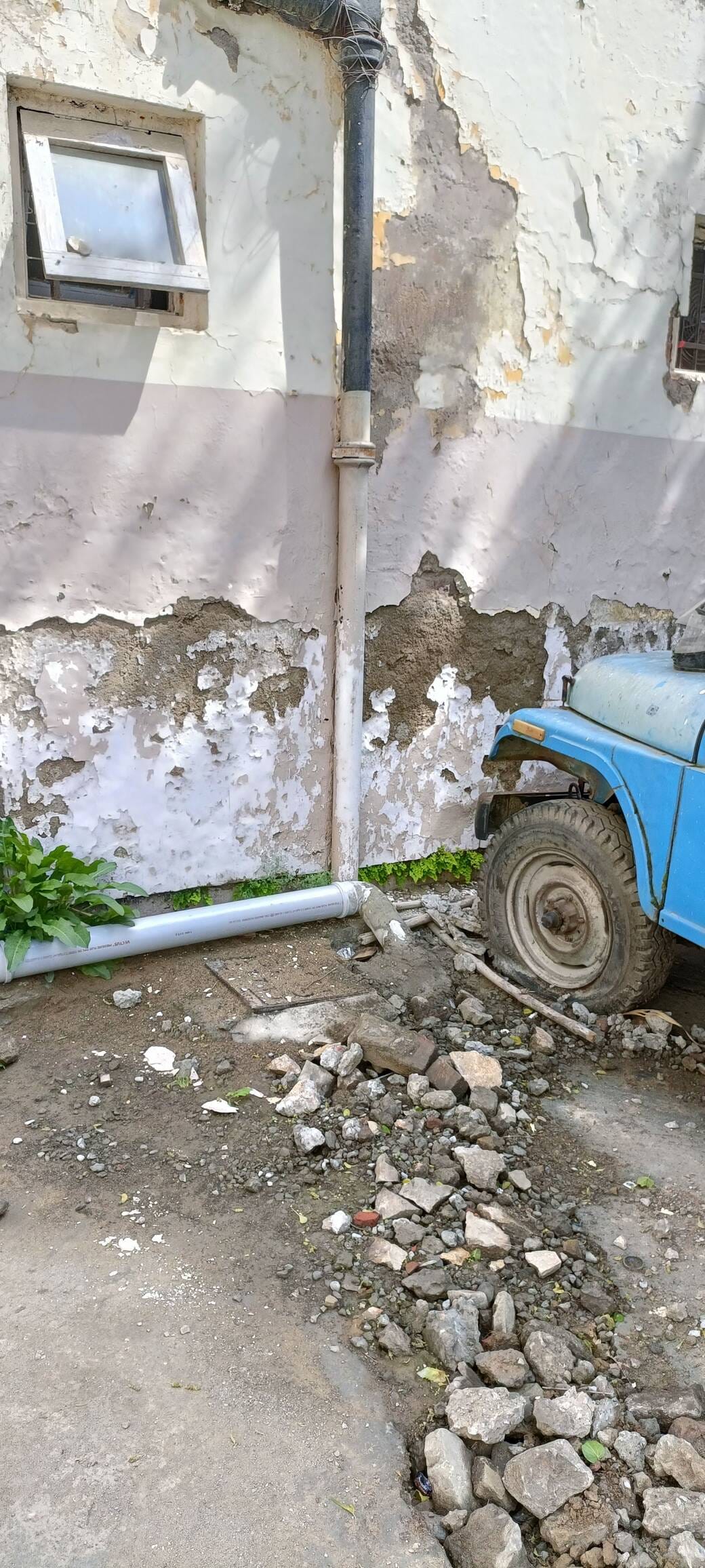 Kunihar hospital complex in bad shape, patients troubled by potholes