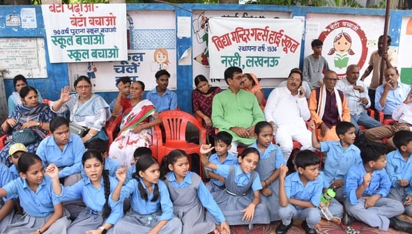 If the lock is not opened, the girl students will march towards the Chief Minister's residence.