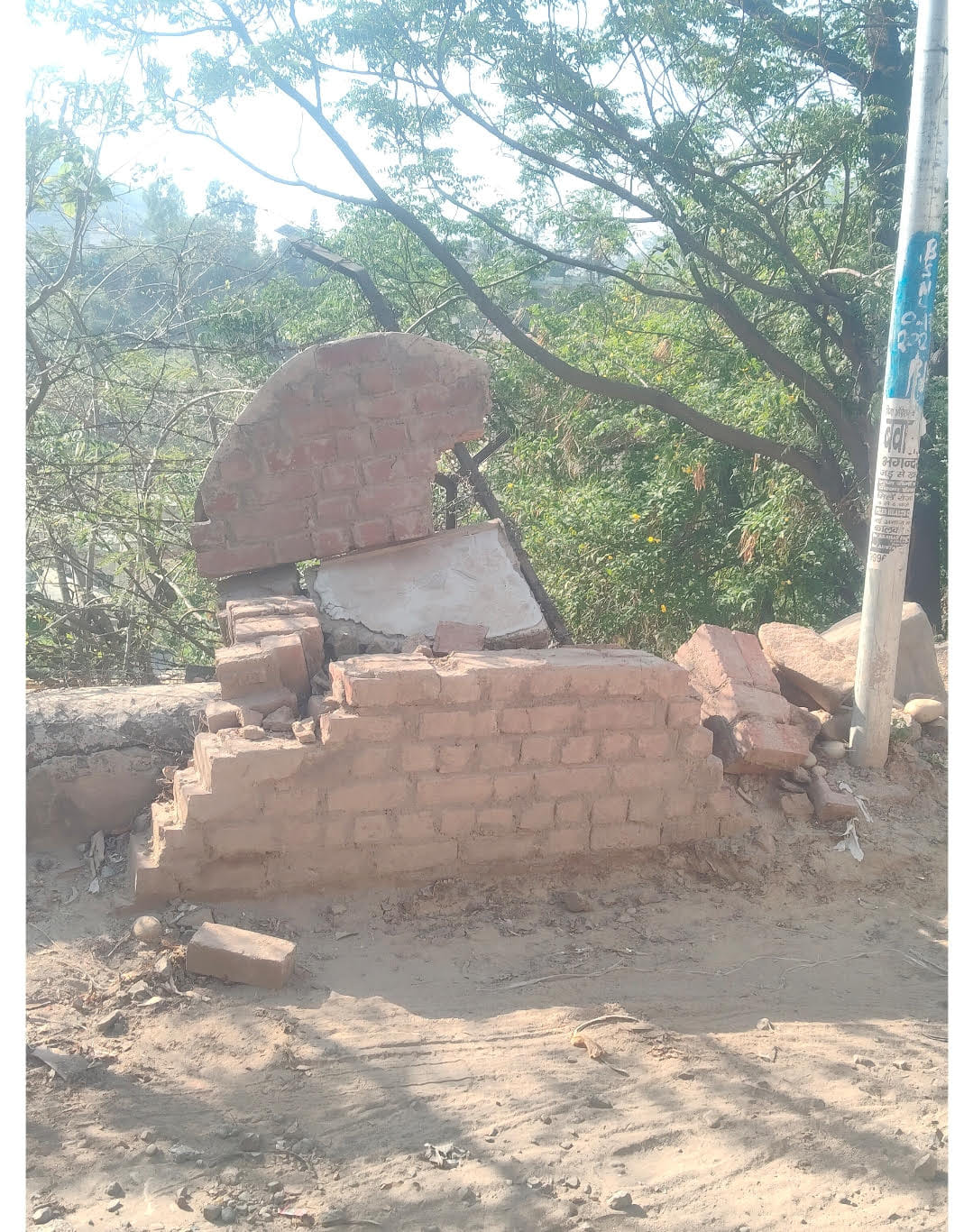 The foundation stone plaque of the mint ambulance road was broken.