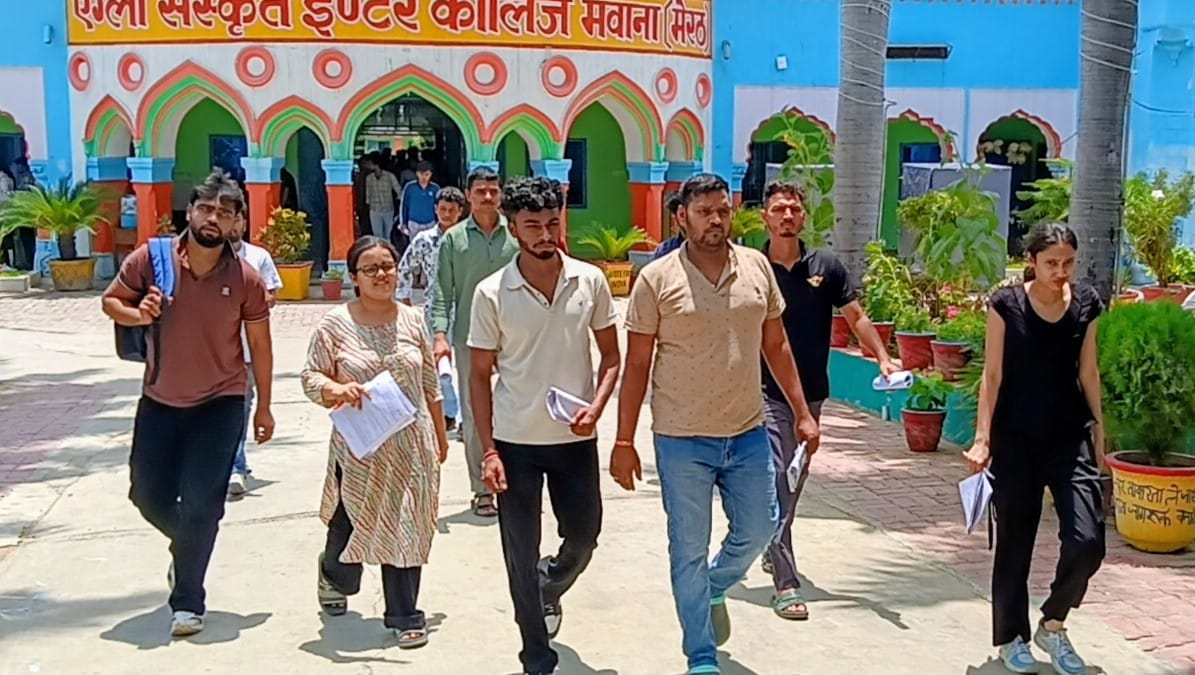 On the first day, 646 students left the exam at two centres.