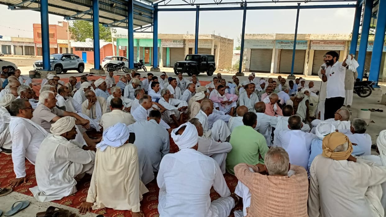 After 325 days, the United Kisan Morcha's protest ends; farmers declare their struggle a victory