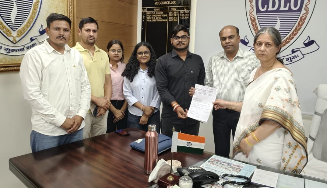 ABVP submitted a memorandum to the Vice Chancellor demanding amendments to the clashing dates of B.Ed and NET examinations.