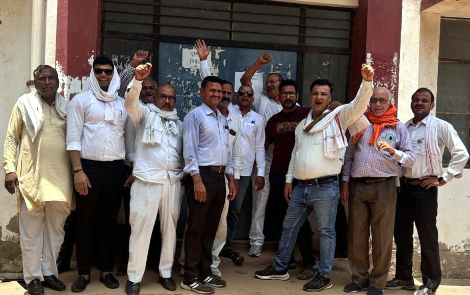 Protest against e-registry, registrar's office locked