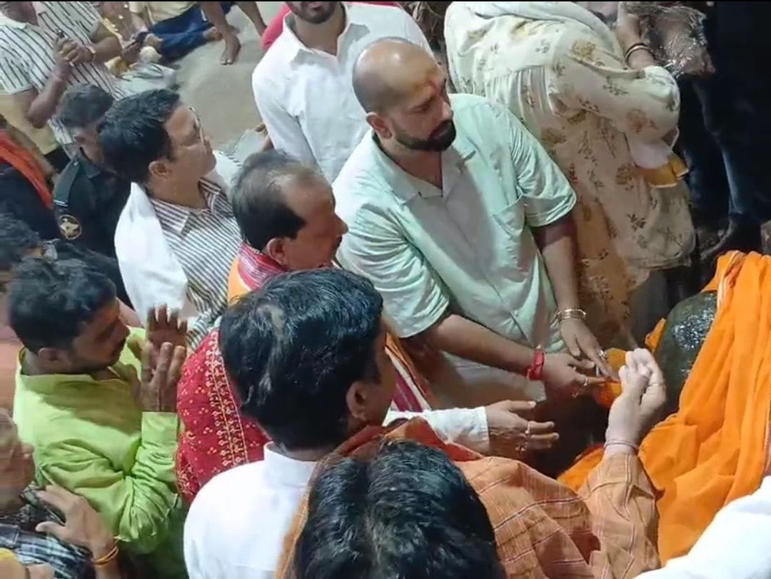 Former Deputy Chief Minister of Bihar visits temples