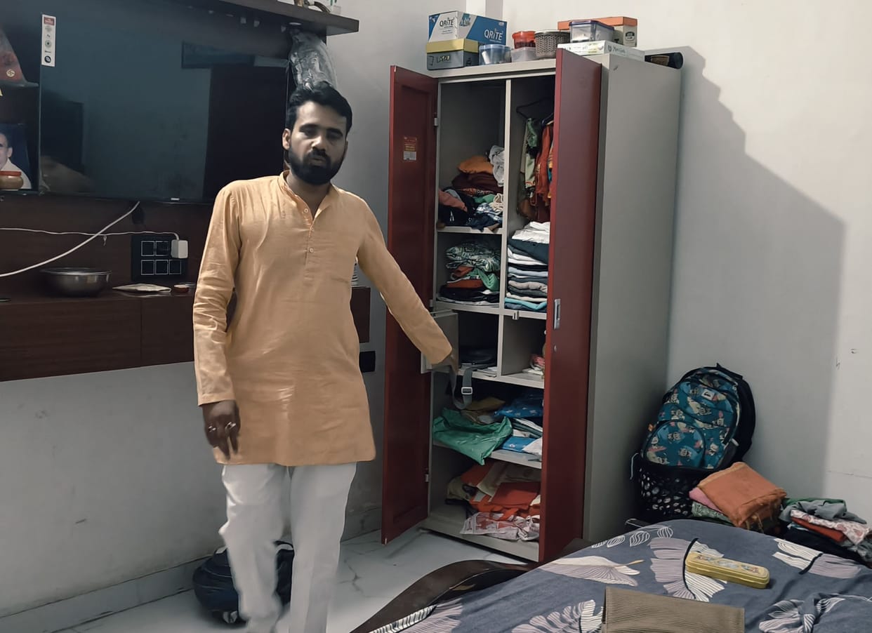 Lakhs stolen from businessman's house, police engaged in investigation