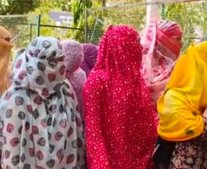 छात्रावास में रहने खाने की बदहाल व्यवस्था