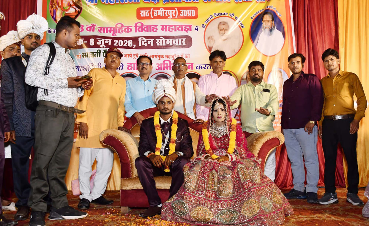 10 couples took vows to stay together