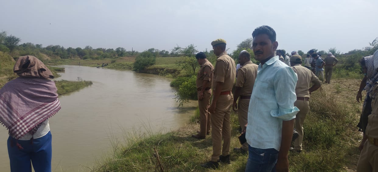 Clothes and shoes of an old man who had gone to graze buffaloes were found on the river bank, feared drowned.
