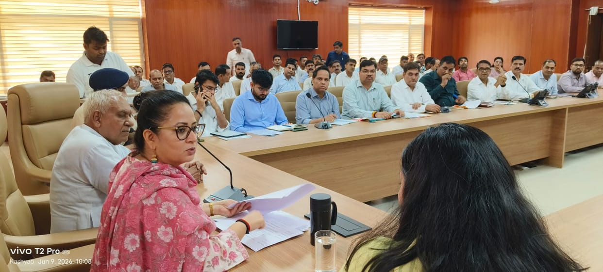 The Health Minister suspended the DDPO who arrived late for the meeting, saying, "The door is behind me, I left midway."