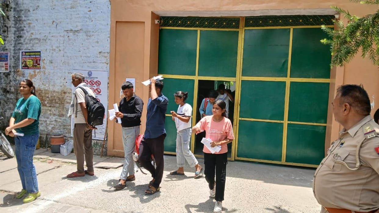 mainpuri news police exam