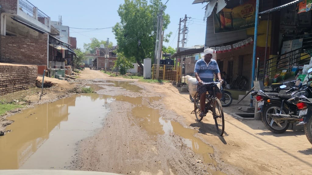 Water filled on the road, problem due to blocked drain
