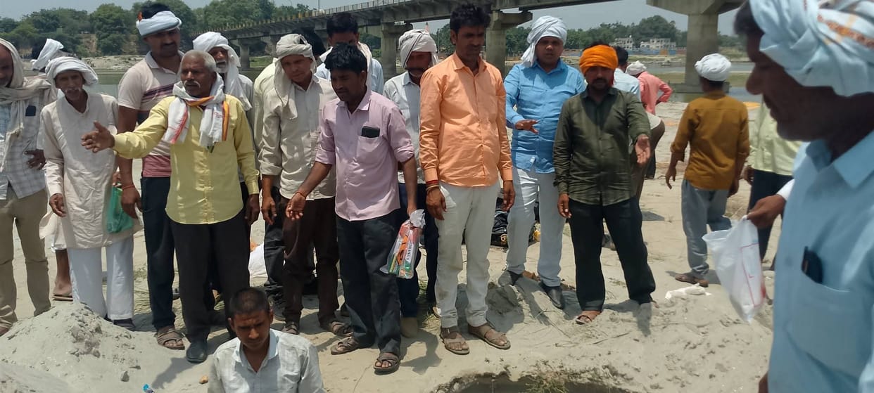 The last rites of both the children were performed, the family members kept crying.