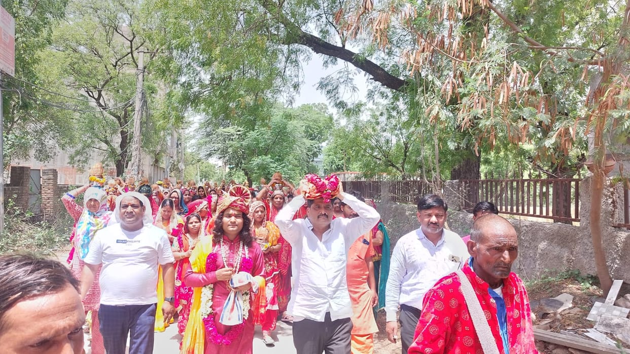 Kalash Yatra was taken out before Ram Katha.
